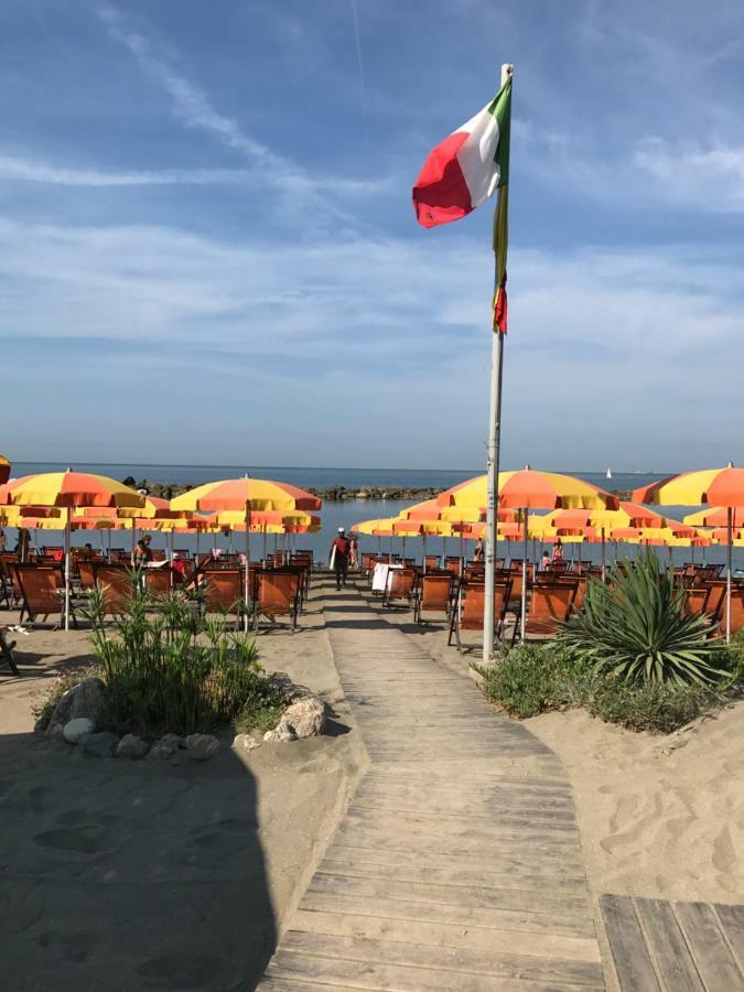 Villa Ancora bilocale Marina di Massa Esterno foto